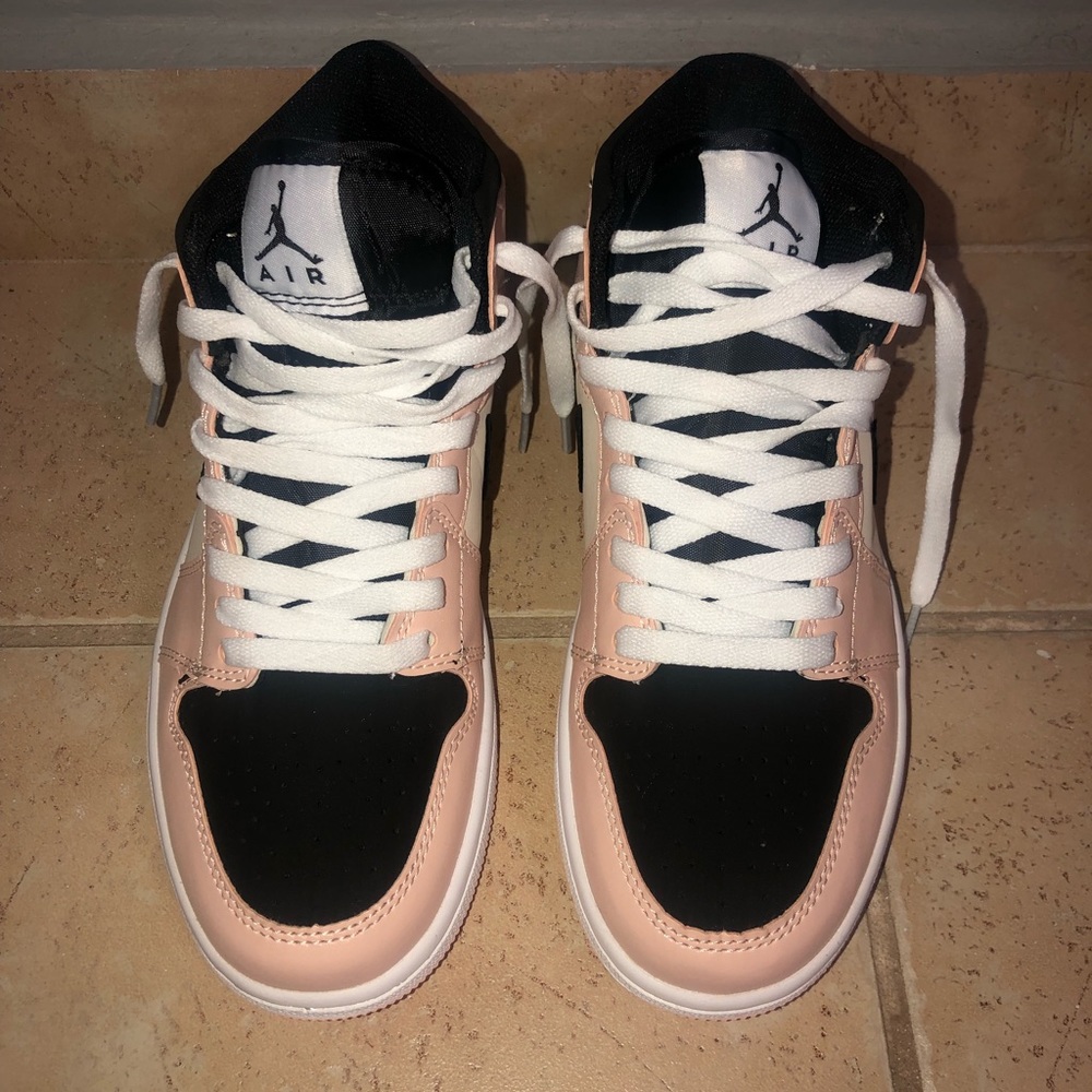 Air Jordan 1 Mids